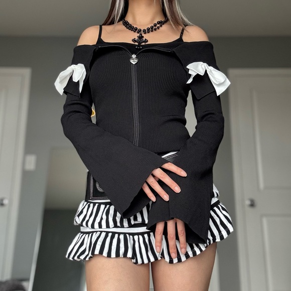 Dolls Kill Sweaters - NWT Dolls Kill Sugar Thrillz Bowtie Zip Up Ribbed Cardigan